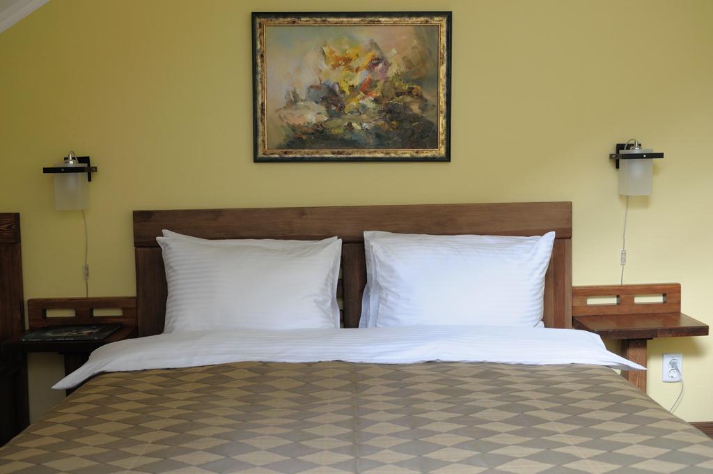 Melrose Hotel Rivne Exterior photo