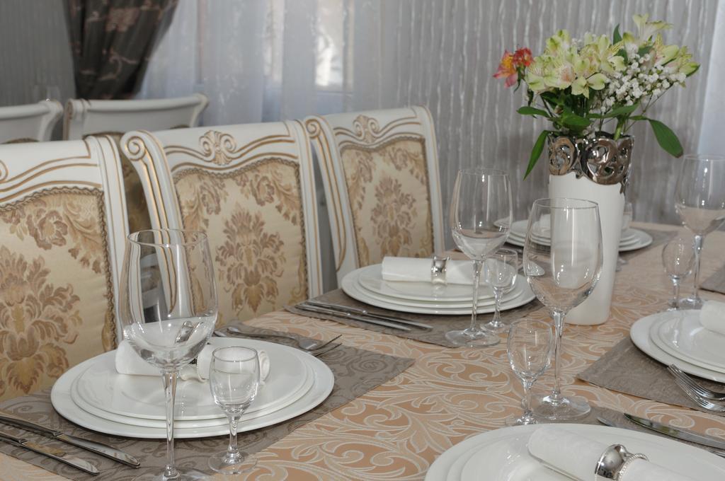 Melrose Hotel Rivne Exterior photo