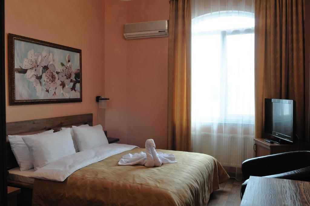 Melrose Hotel Rivne Room photo